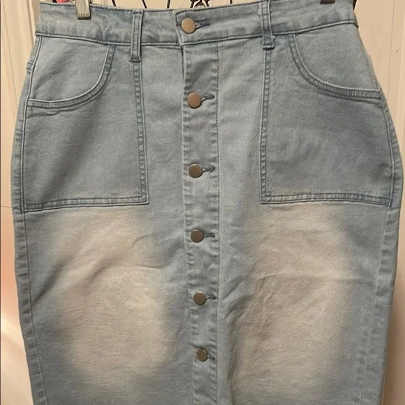 🫦🫦🫦BOGOHO🫦🫦🫦Light Blue Denim Button-Front Skirt - Picture 3 of 10